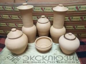 Традиционный набор посуды из глины.